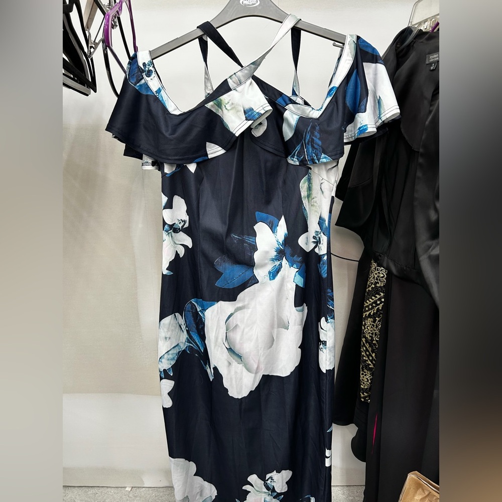 YOINS Dress with Navy and White Floral Pattern